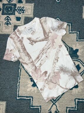 Hollister pink and white camo baby tee